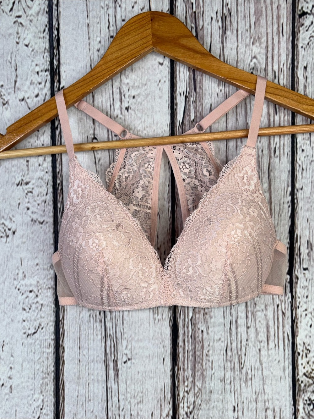 Maidenform Light Pink Lacy Wireless Bra Size 34A Racerback Slight Padding